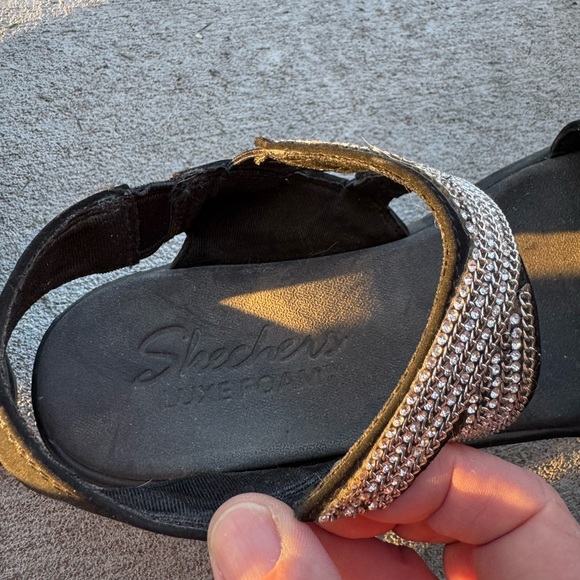 🦋Skechers Black Sandals with Silver Straps - Picture 3 of 4
